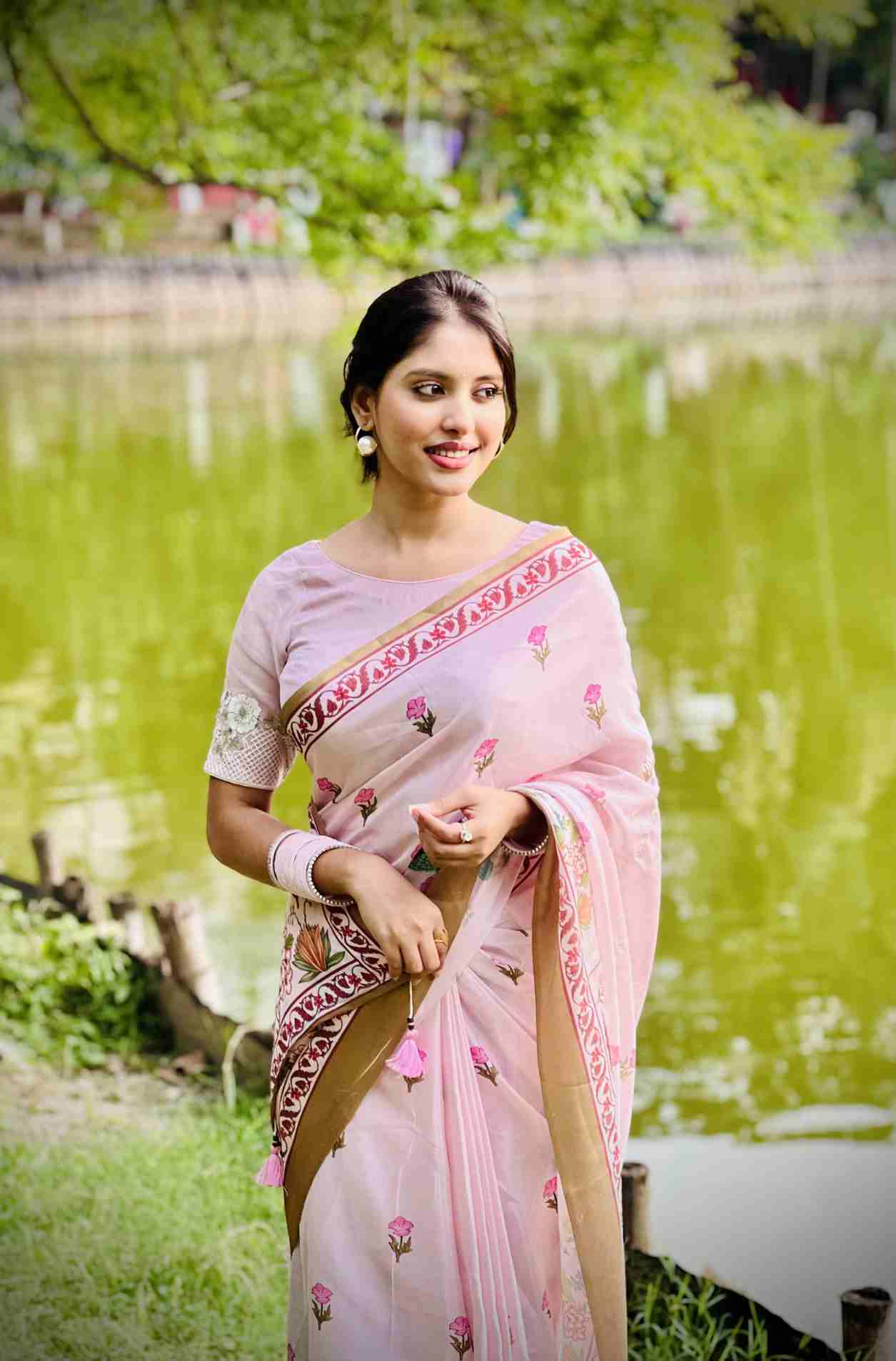 5 1050 টাকায় পাকিস্তানি ইন্সপায়ারড সিল্ক শাড়ি - Image 1